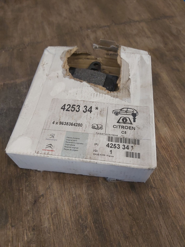 425334 - Jeu de 4 plaquettes de frein