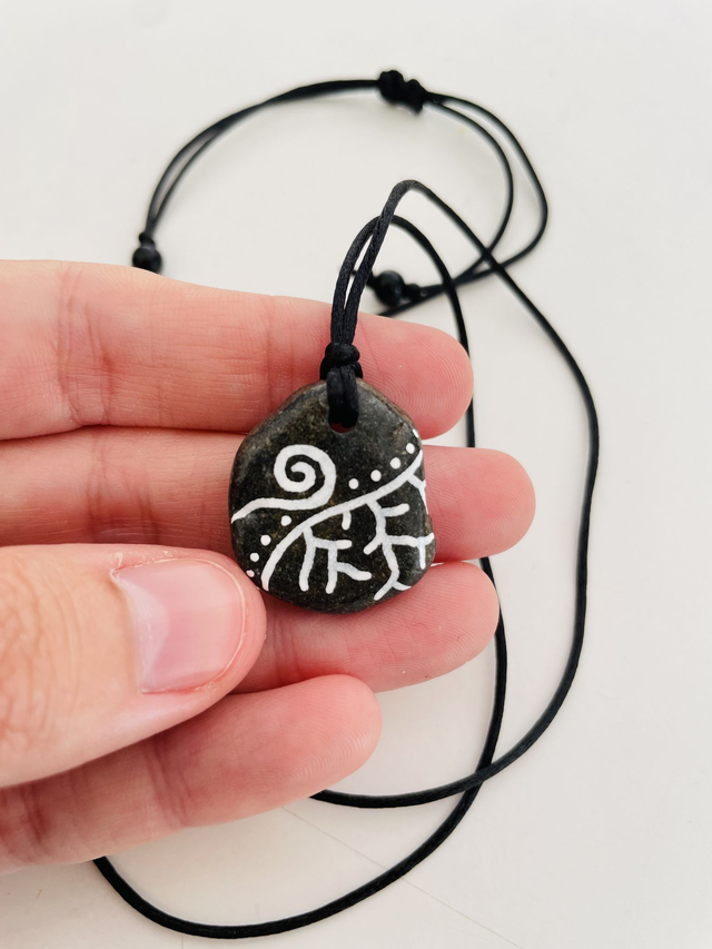 Colar Ilustrado Raízes e Espiral