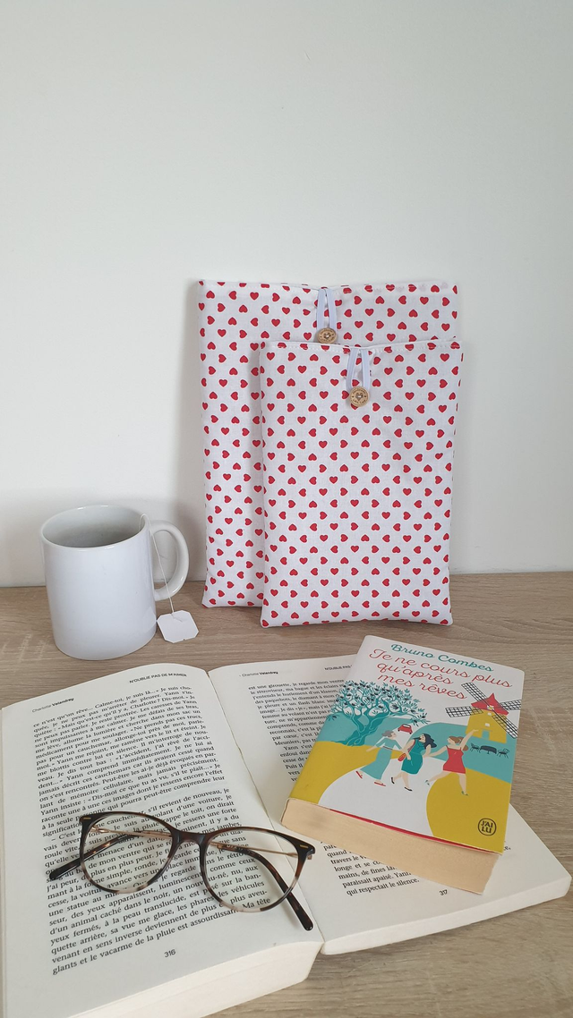 Pochette/ couvre livre petits cœurs rouge 