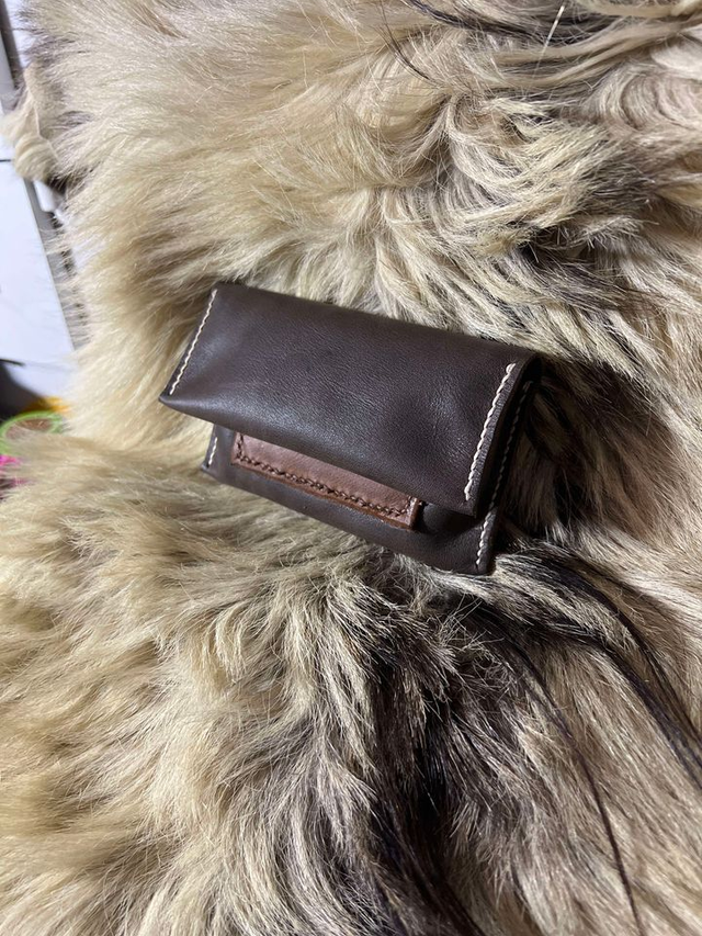 Blague à tabac marron foncé