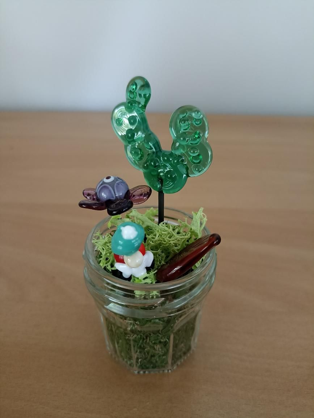 Petit pot decoratif en verre 