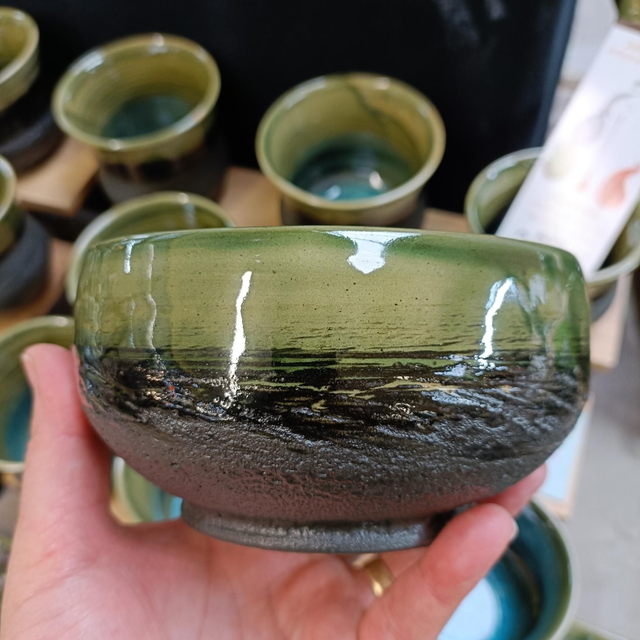 Bol en grès émaillé vert