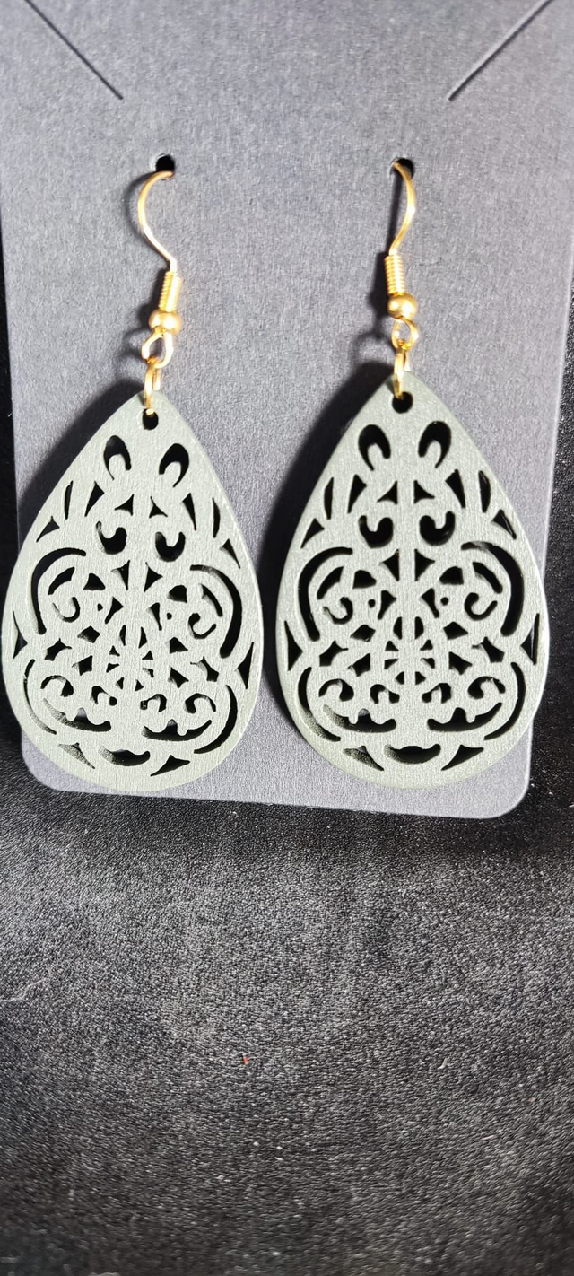 Boucles d’oreilles en bois – Motif ajouré
