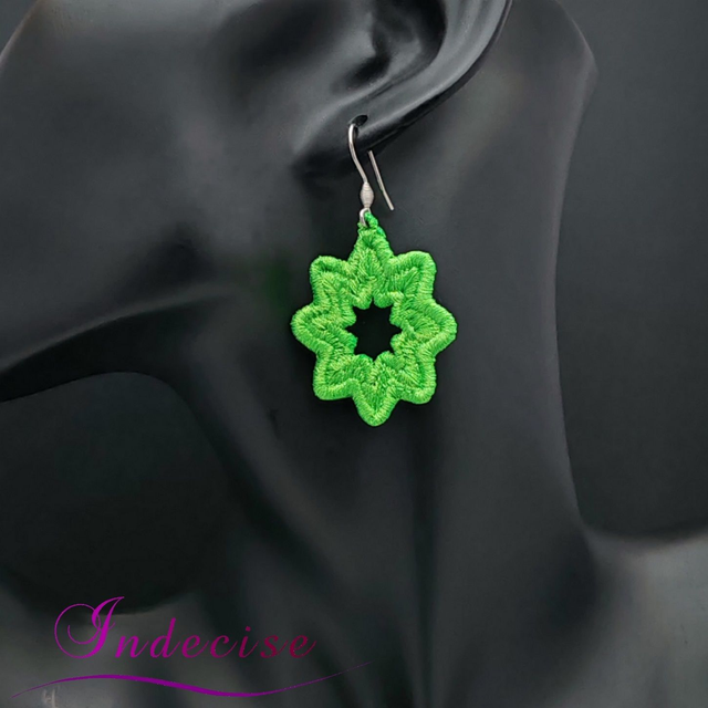 Boucles d'oreilles étoiles vert vif - Créations issues de l'artisanat français par Indecise