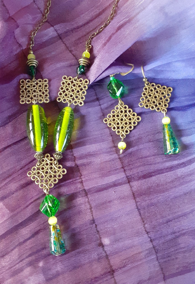 Collier Bronze antique et vert