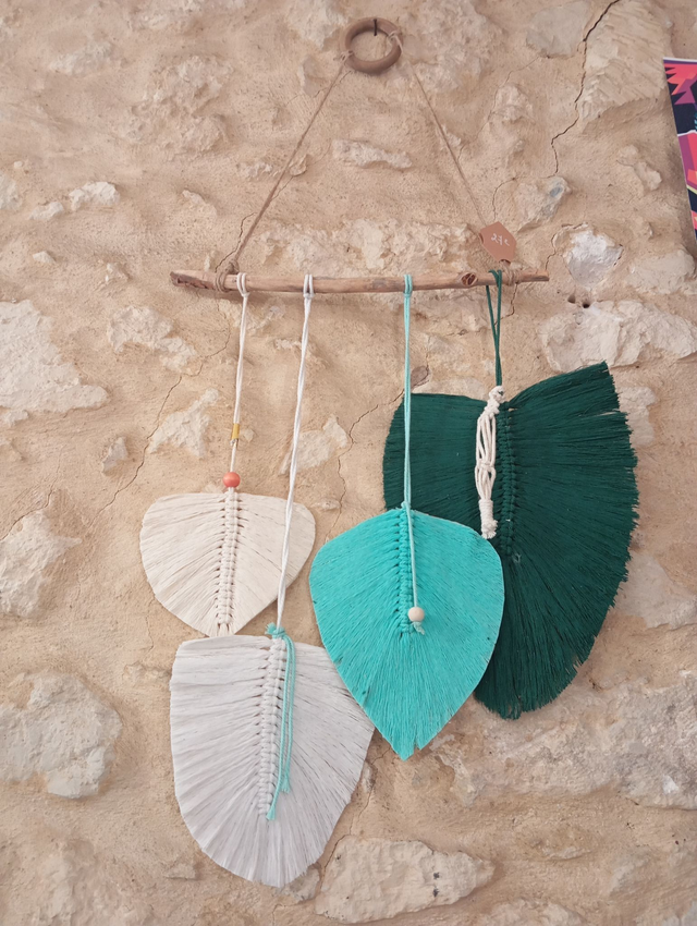 Suspension 4 feuilles sur branches en macramés