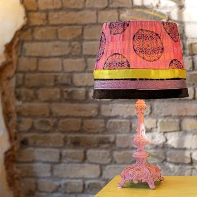 Tischleuchter mit Schirm