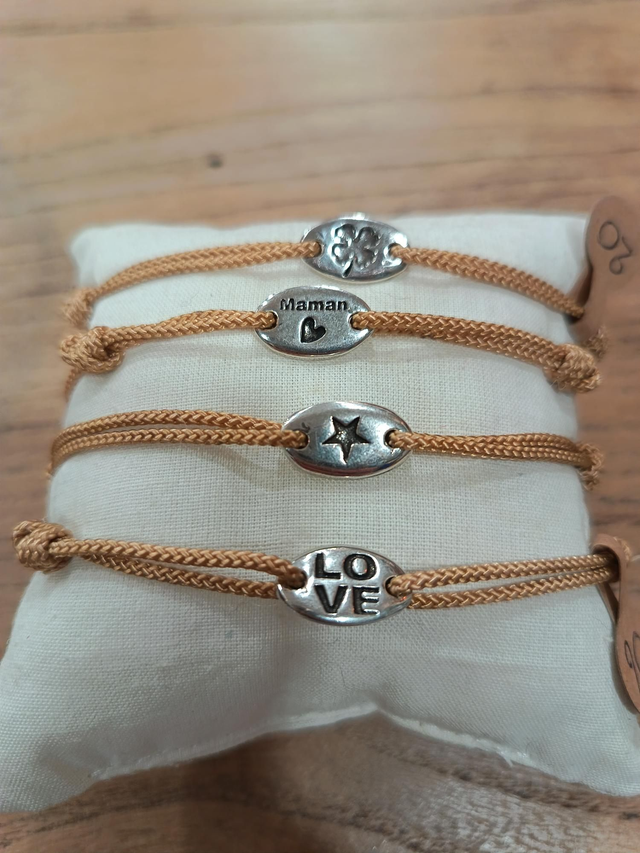 Bracelet petite médaille ovale