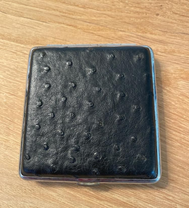 Étui à cigarette vintage en cuir noir