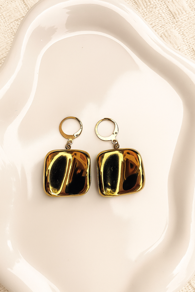 Orecchini in argento 925 placcato oro 24k, forma geometrica stondata e finitura a specchio