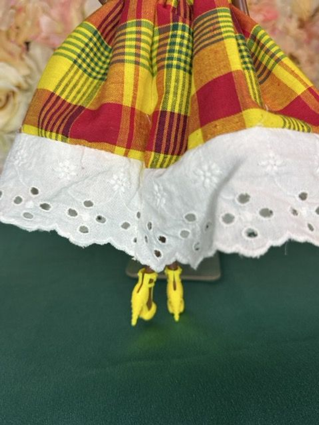 Poupée | Robe madras 100% coton fait main | Collection artisanale | Poupée de décoration | Cadeau unique