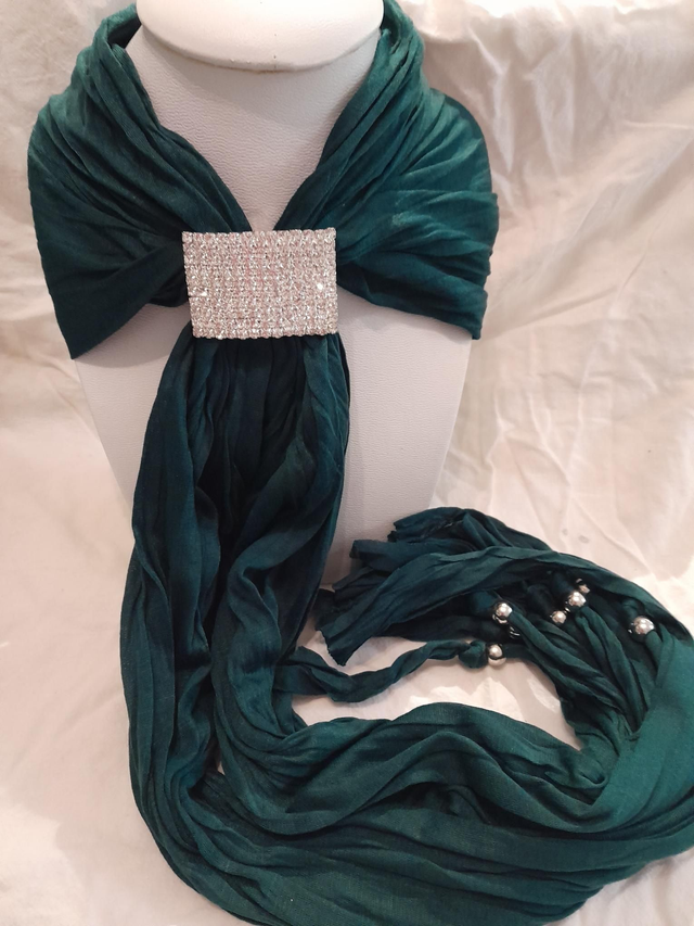 Foulard bijoux aimanté strass vert 
