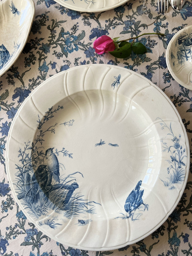 PLAT AUX OISEAUX 2 - Grand Plat Creux aux Oiseaux par la manufacture française de Gien - Terre de Fer