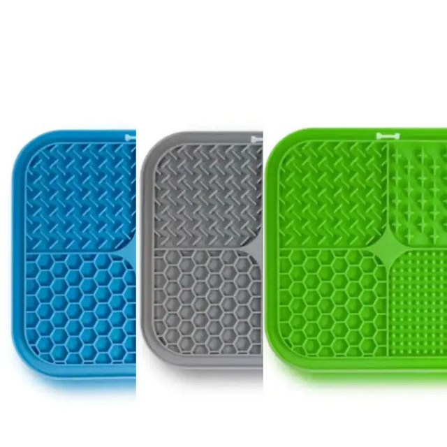 Schleck-Matte mit Reinigungsbürste & Futterspatel