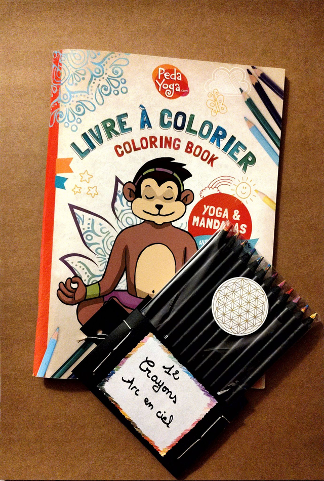 Coloriage Yoga + 12 Crayons de couleur