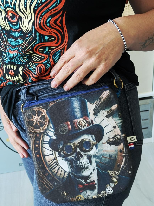 Escarcelle lord crâne horloge