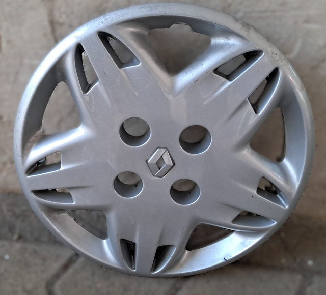 Enjoliveur Renault Clio 1/2 modèle Aquila 13p occasion 