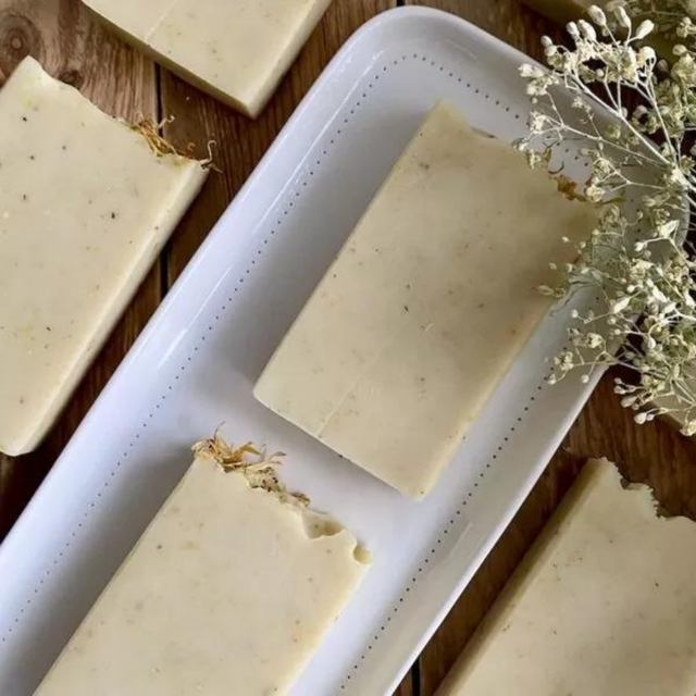 Savon artisanal saponifié à froid - Calendula - Sans huiles essentielles - Janine