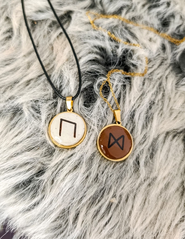 RÖNA - Pendentif acier inox doré