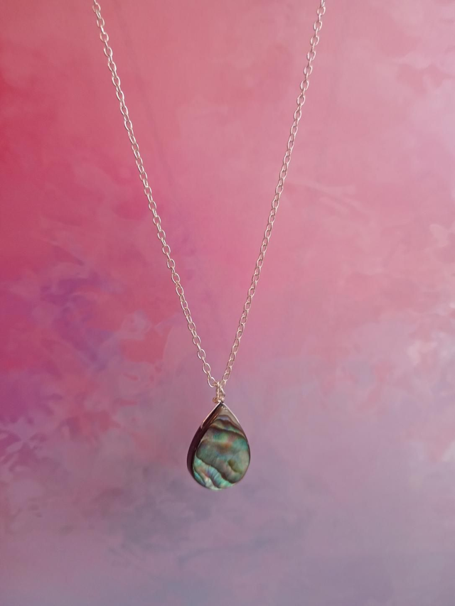 Abalone tear drop pendant (Paua Shell) 