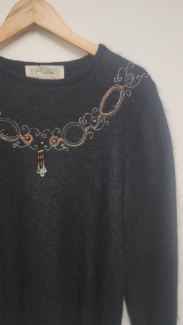 T.40 Pull fluffy en angora brodé tout doux