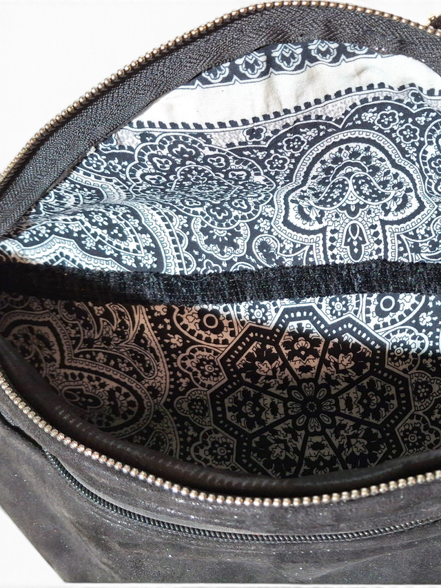 La Banane en Cuir Irisé Toucher Velours – Mélibag