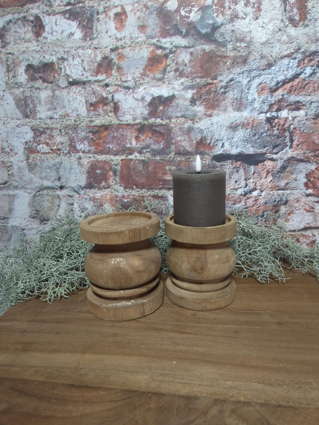 Kandelaar teakhout. H12,5