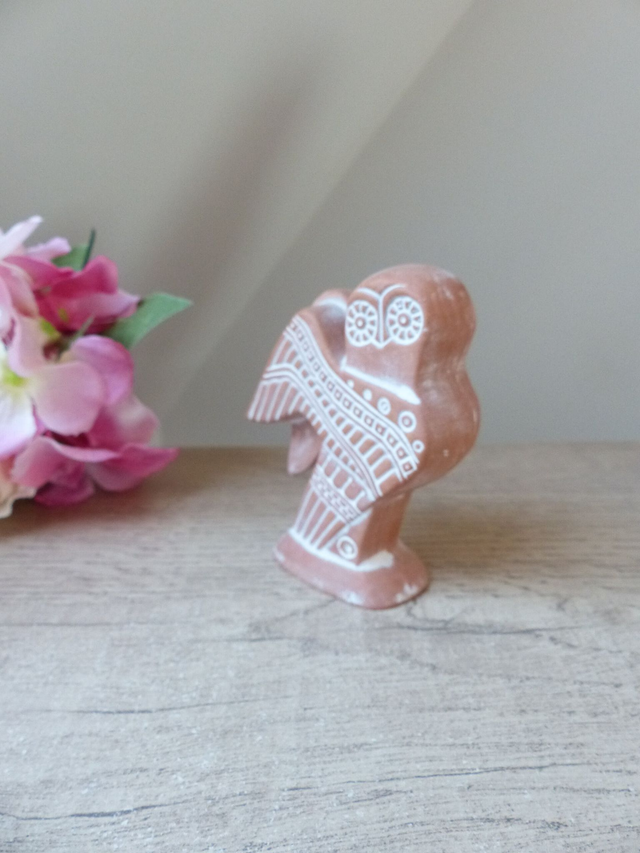 Statuette chouette d’Athéna en terre cuite – sculpture artisanale vintage signée M.K – symbole de sagesse grecque, décoration mythologique