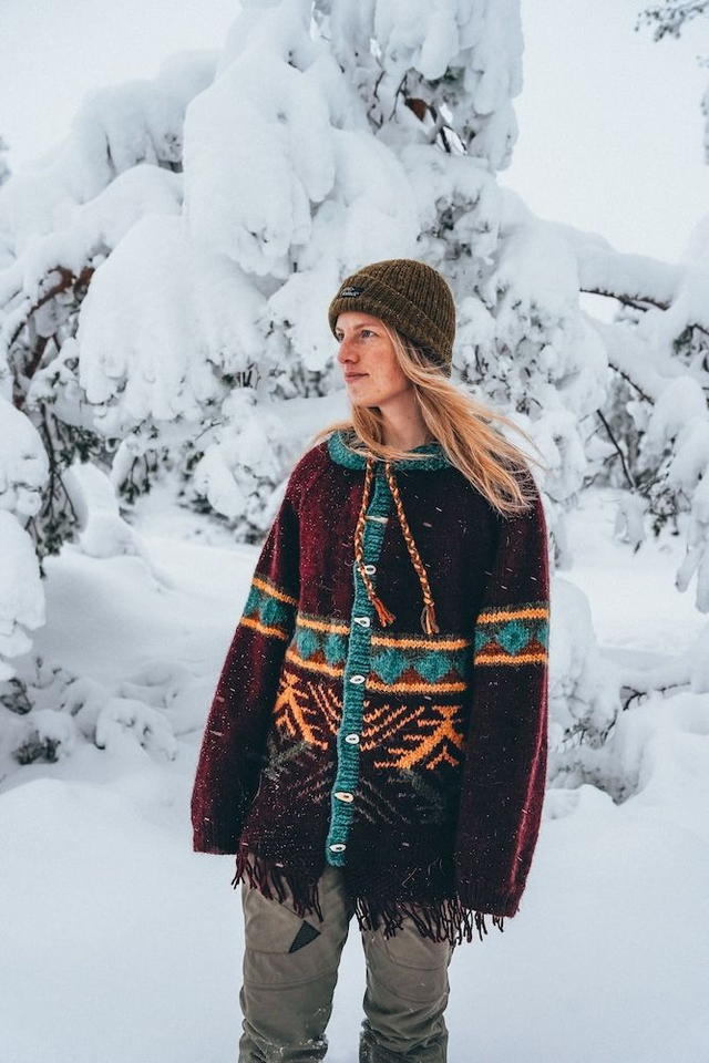 Kobuk Jacket Kit - Col 01 (Oxblood Red Álafosslopi) - Wool &amp; Pattern - Linka Neumann