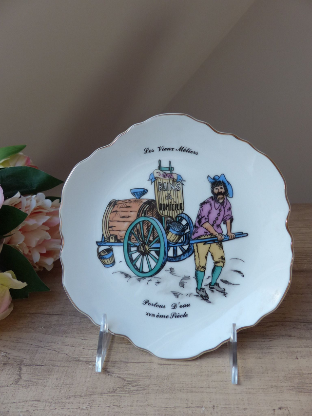 Assiette décorative les vieux métiers Porteur d&#039;Eau au XVIIIème Siècle, petit métier du Paris d&#039;Autrefois Vintage