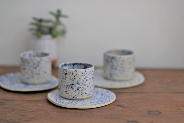 La tasse à café mouchetée