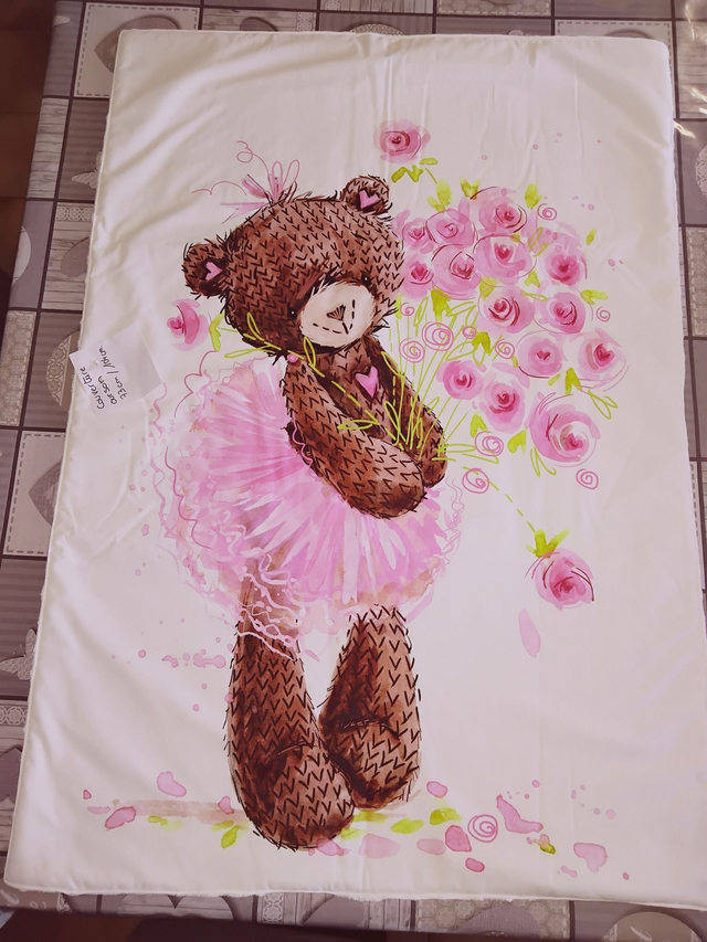 couverture taille 73 cm de largeur/ 1m04 de hauteur