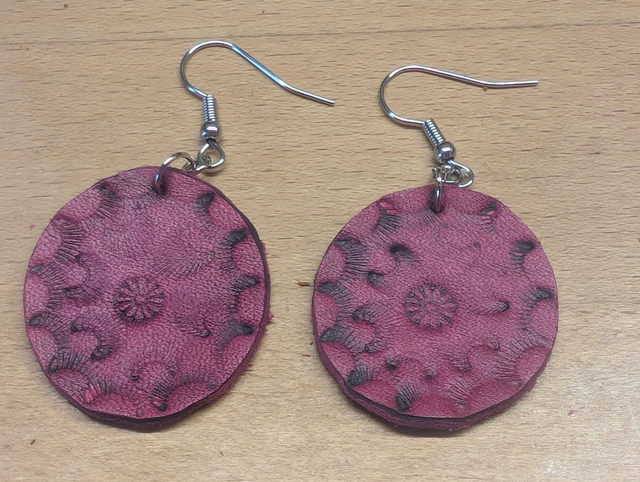 Boucles d&#039;oreille cuir.