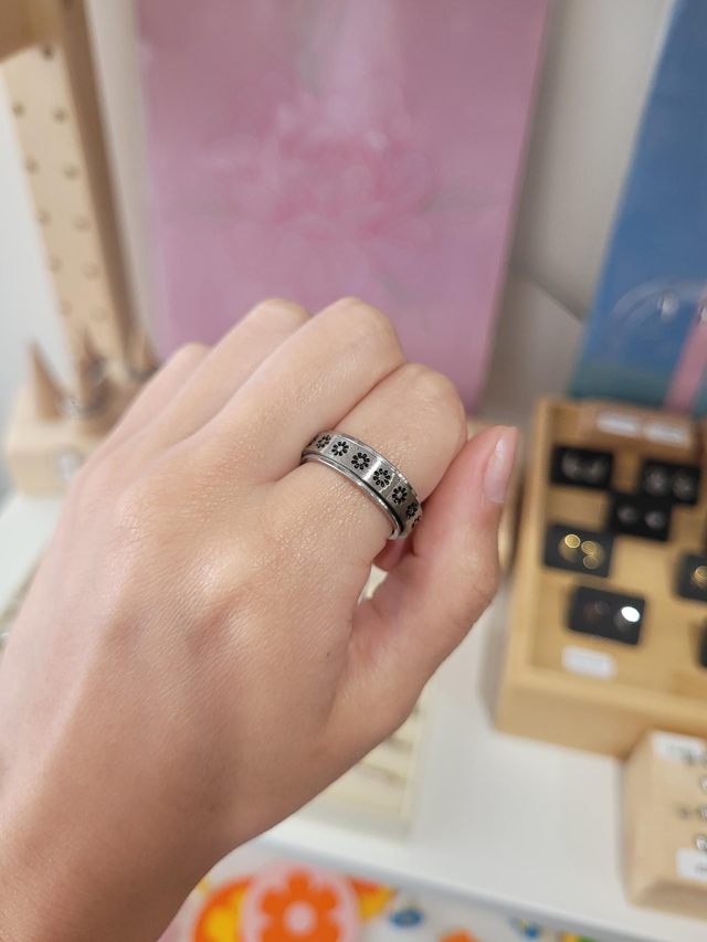 Stainless steel floral spinner fidget ring - Size O - SL-051