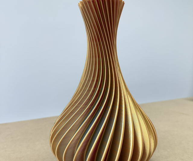 3D printed colour changing vase as you turn it 