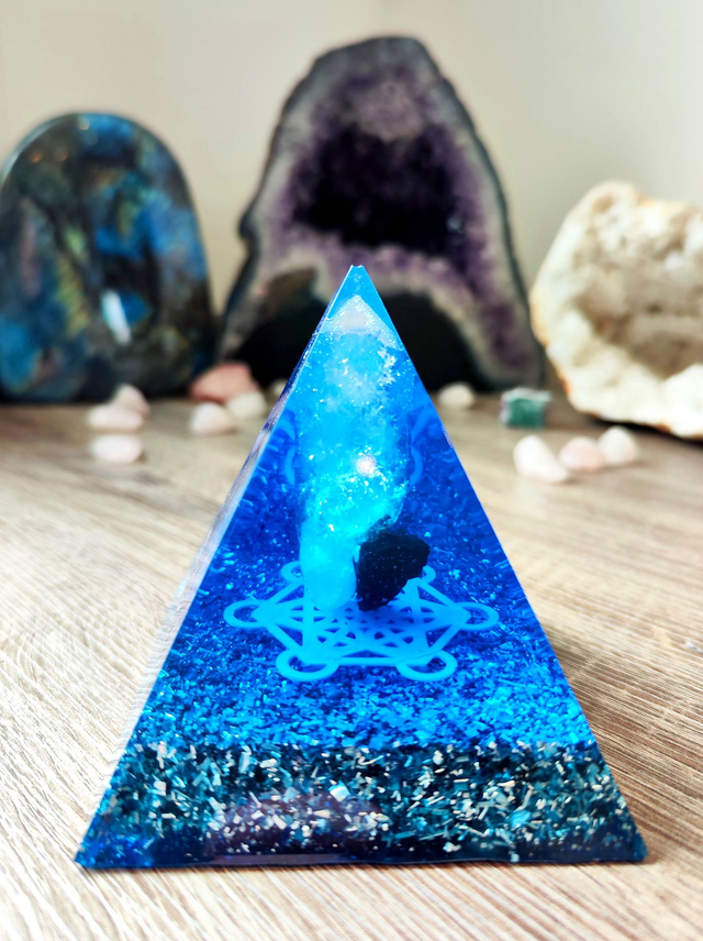 Grande Pyramide bleu