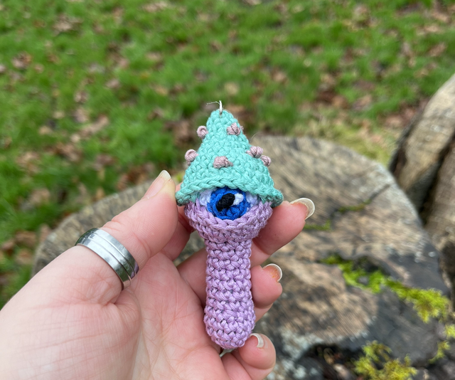 All seeing mushroom keyring (blue top lilac stem) 
