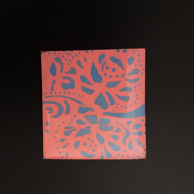 Broche grand carré collection floral-fond rose et motif floral bleu tendre