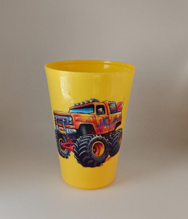 Verre plastique monster truck 