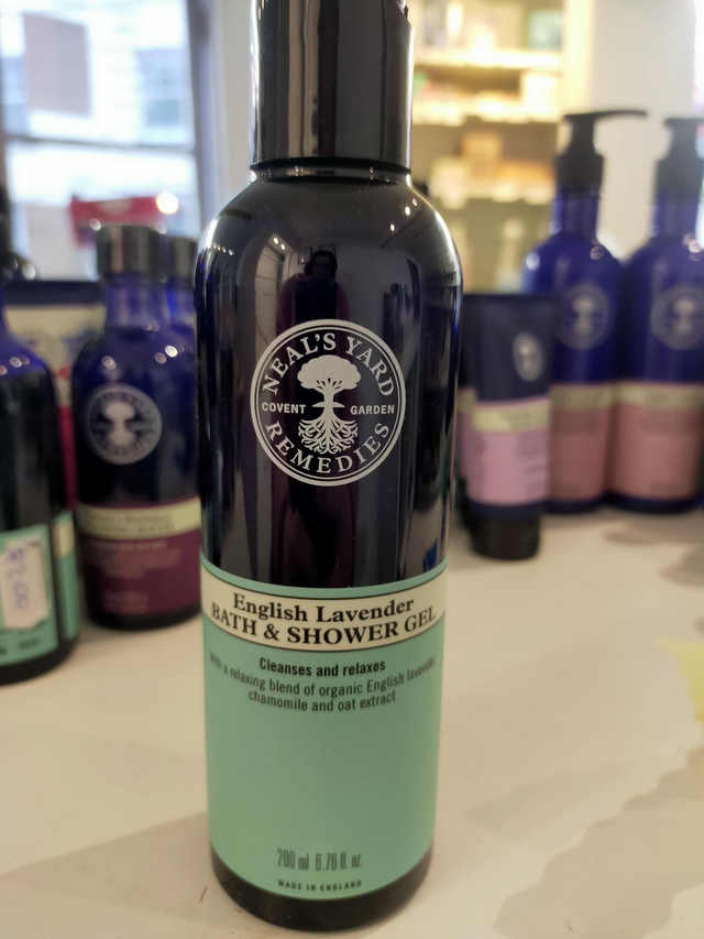 English lavender bath and shower gel 200ml (Neal's yard) 0843
