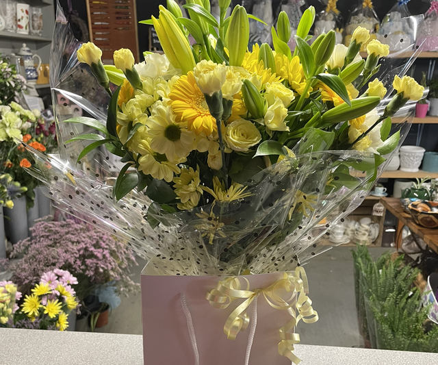 Yellow Lilly aqua pack fresh flower bouquet 