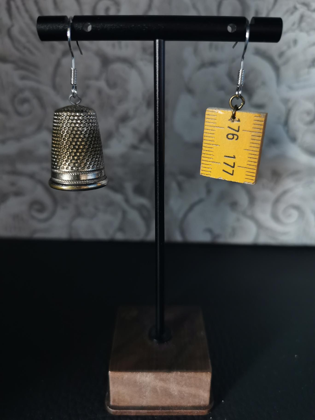 Boucle dépareillées dé & mètre