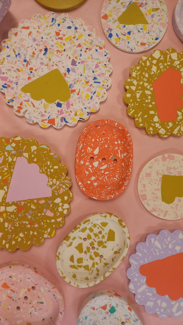 Mydelniczka, białe lastryko, pomarańczowa