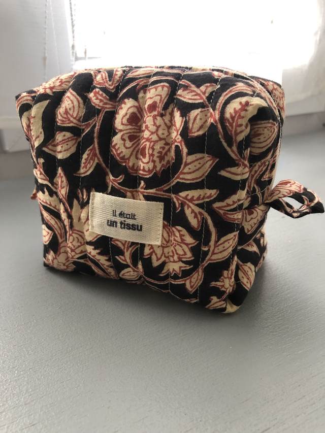 Petite trousse de maquillage matelassée