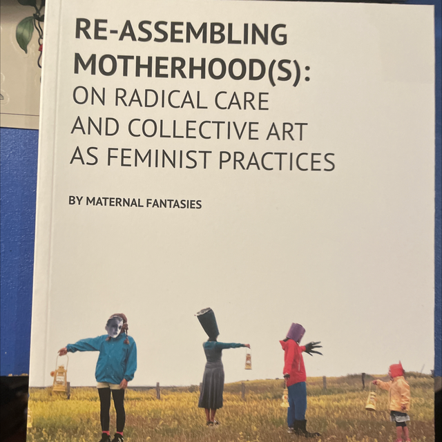 Re-Assembling Motherhood(S)