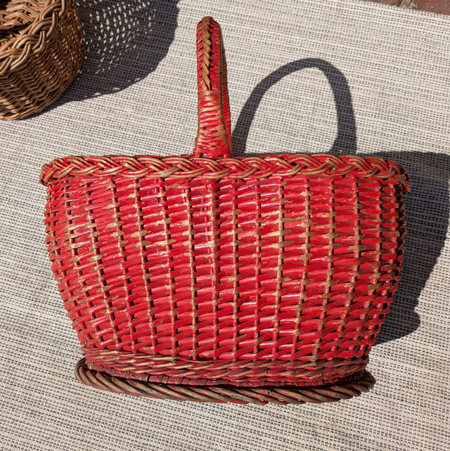 Panier peint rouge