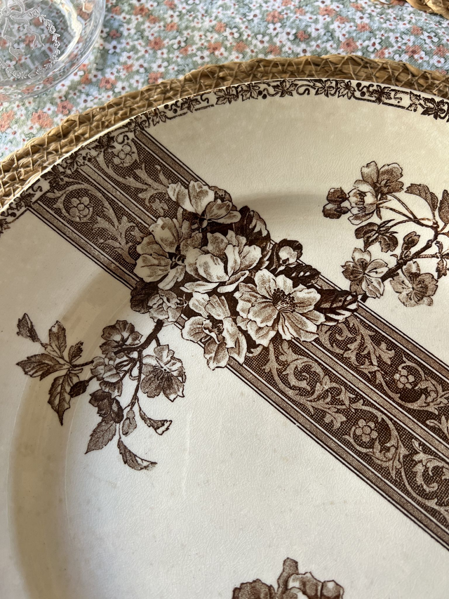 EMILE - Plat rond Choisy le Roi pour E. Bourgeois - Le Grand Dépôt - Terre de Fer