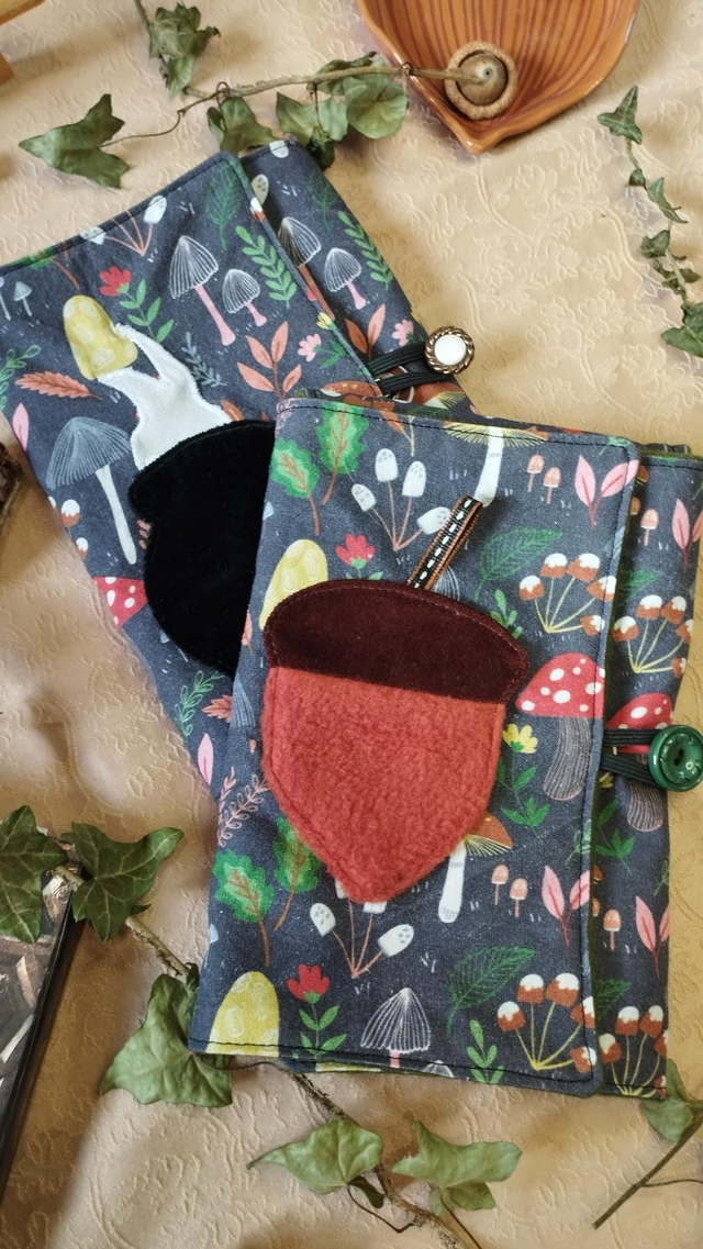 Protèges livres avec de décoration gland ou chaudron 