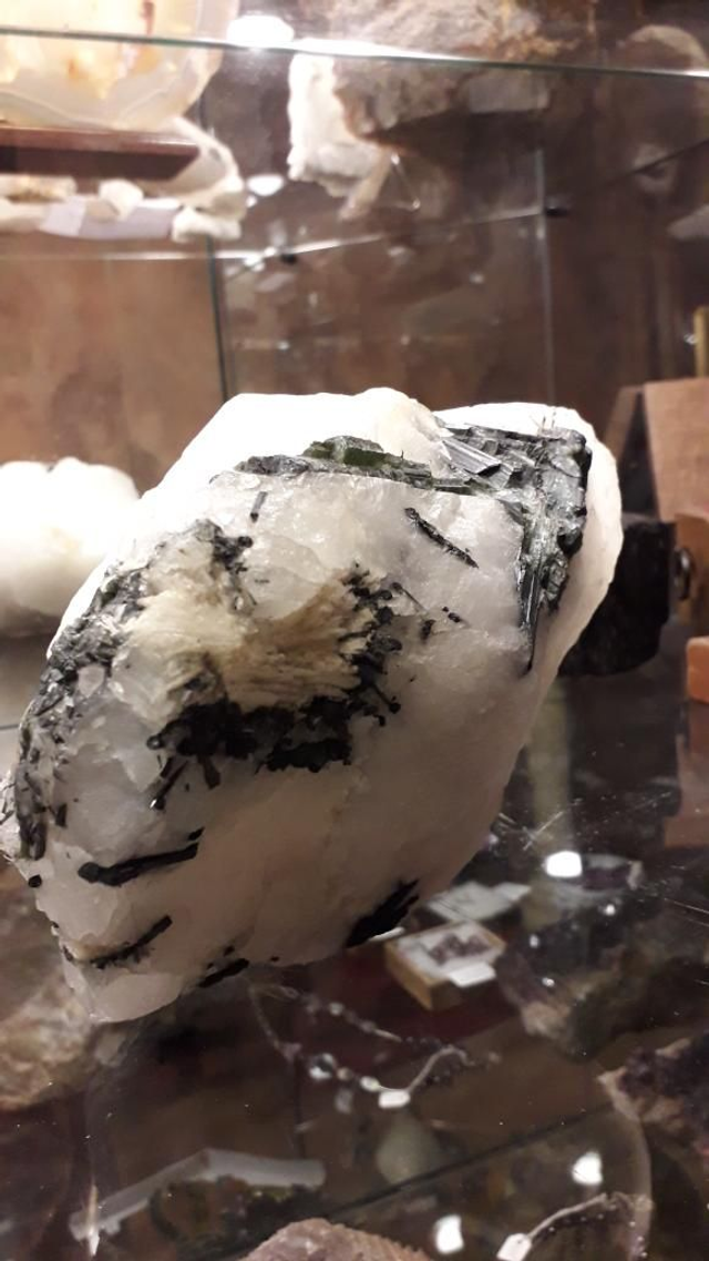 Tourmaline verte, quartz