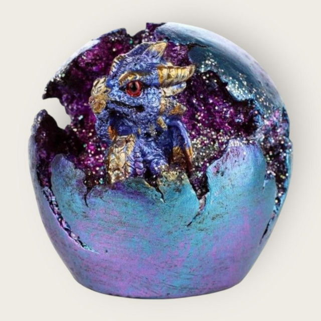 bébé dragon niché dans un œuf irisé lumineux 
